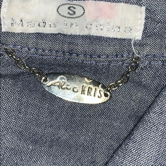 Ali & Kris long sleeve chambre button up top - Picture 2 of 7